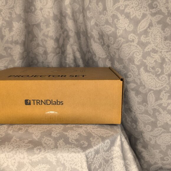 NEW IN BOX TRNDlabs Mini Projector Set - Picture 3 of 6